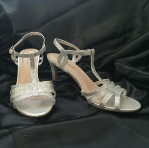 9 1/2   nude chrystaled heels